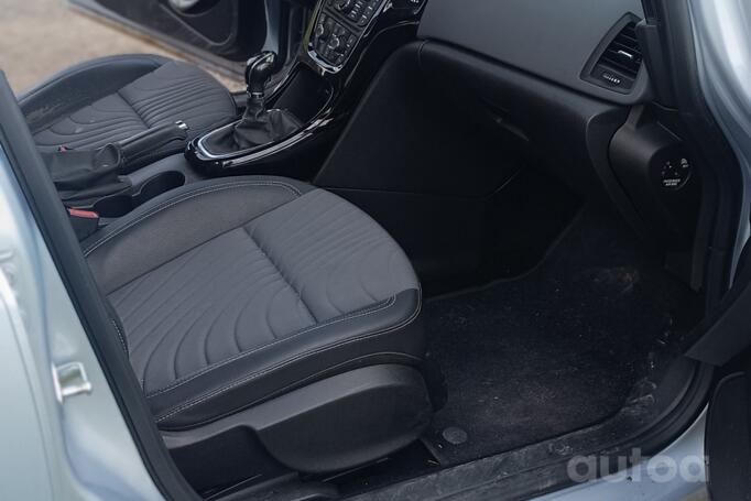 Opel Astra J [restyling] Sports Tourer wagon 5-doors