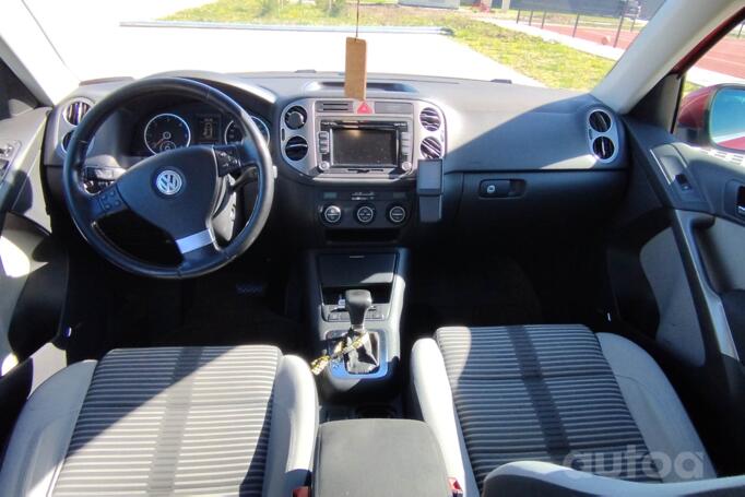 Volkswagen Tiguan 1 generation Crossover