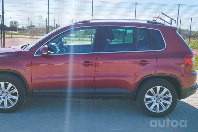Volkswagen Tiguan 1 generation Crossover