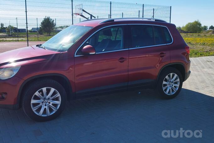 Volkswagen Tiguan 1 generation Crossover