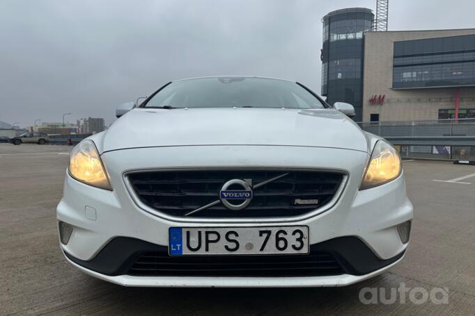 Volvo V40 2 generation Hatchback 5-doors