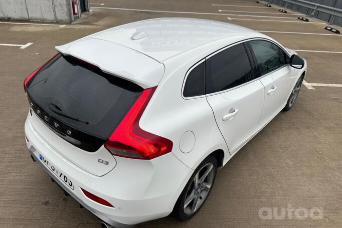 Volvo V40 2 generation Hatchback 5-doors