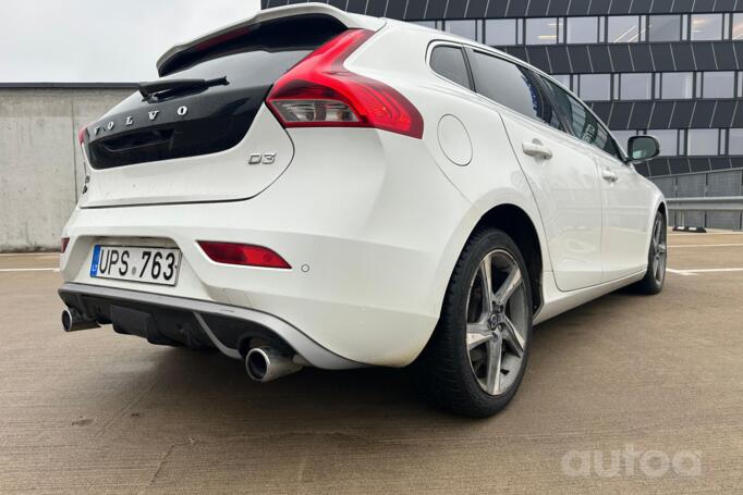 Volvo V40 2 generation Hatchback 5-doors