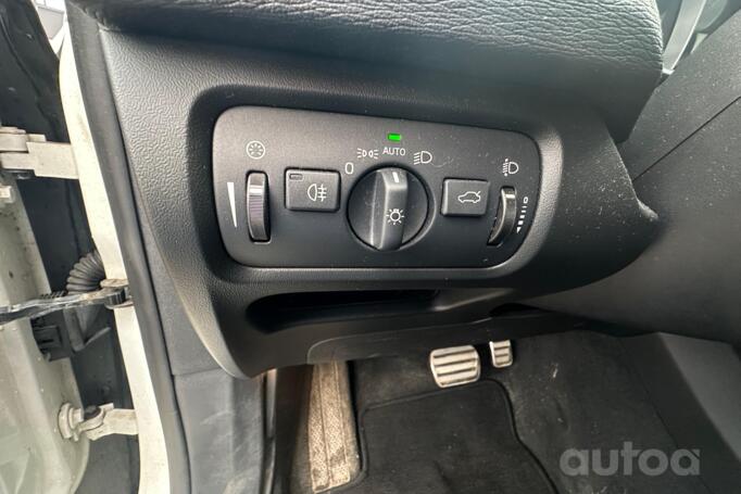 Volvo V40 2 generation Hatchback 5-doors