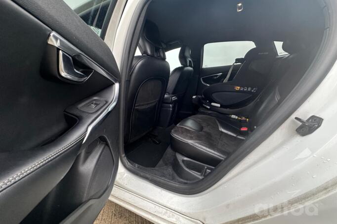 Volvo V40 2 generation Hatchback 5-doors