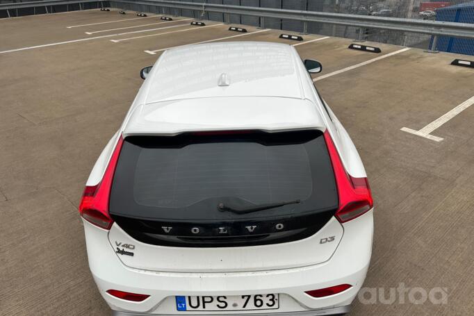 Volvo V40 2 generation Hatchback 5-doors
