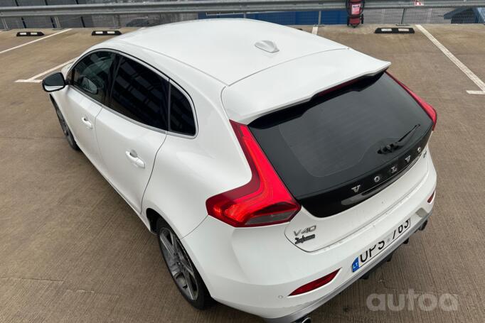 Volvo V40 2 generation Hatchback 5-doors