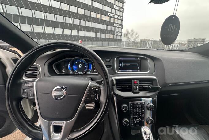 Volvo V40 2 generation Hatchback 5-doors