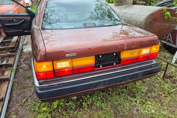 Audi 200 C3 [restyling]
