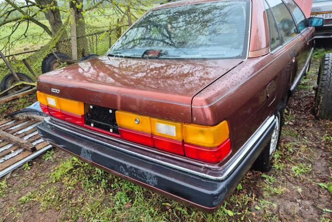Audi 200 C3 [restyling]