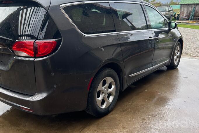Chrysler Pacifica 2 generation Minivan