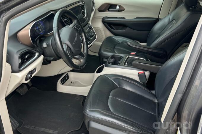 Chrysler Pacifica 2 generation Minivan