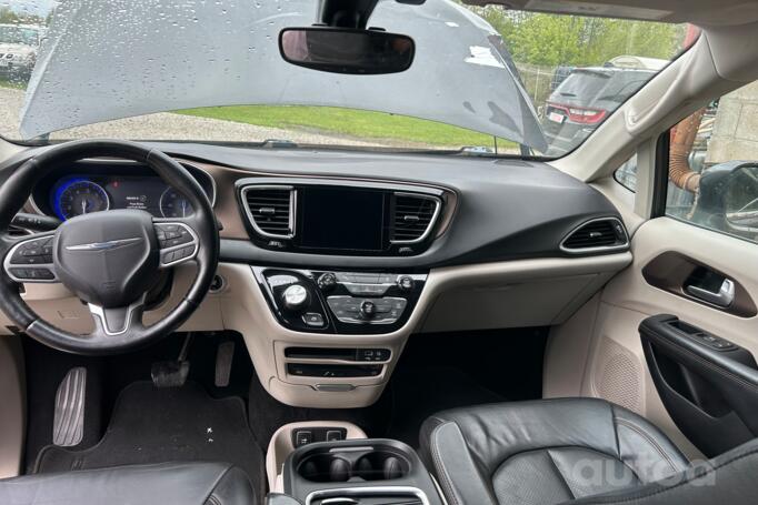 Chrysler Pacifica 2 generation Minivan
