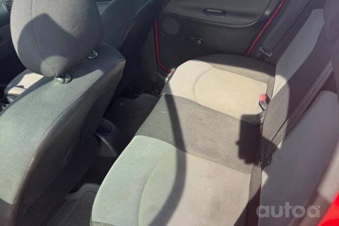 Peugeot 206 1 generation [restyling] Hatchback 5-doors