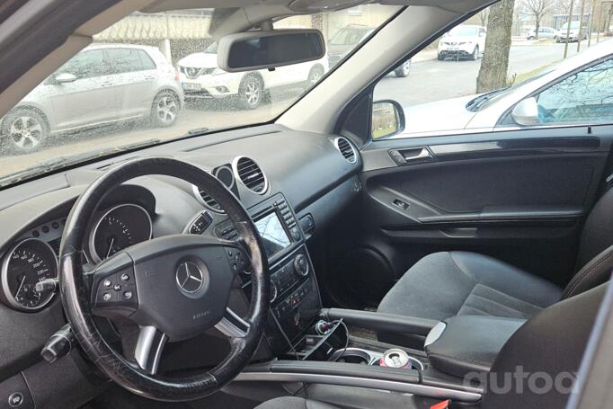 Mercedes-Benz M-Class W164 Crossover 5-doors