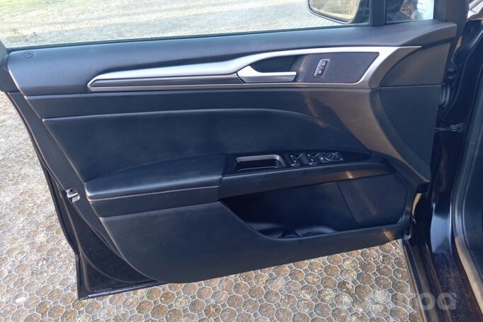 Ford Fusion (North America) 2 generation [restyling] Sedan