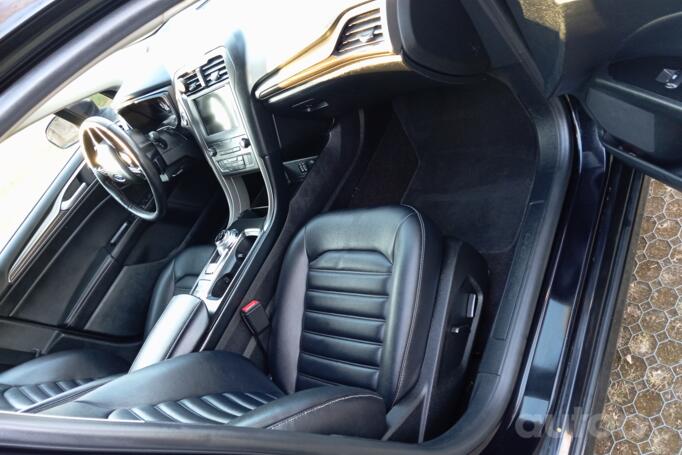 Ford Fusion (North America) 2 generation [restyling] Sedan
