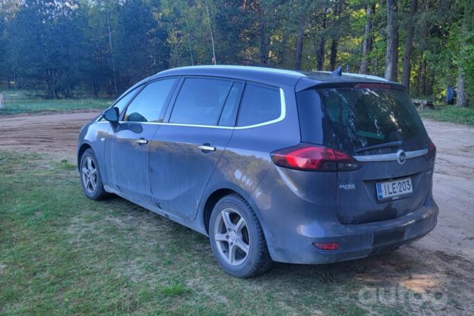 Opel Zafira C Tourer minivan