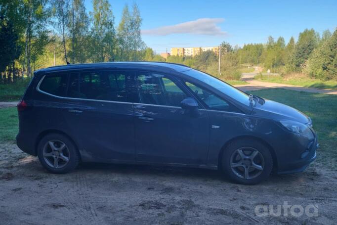 Opel Zafira C Tourer minivan