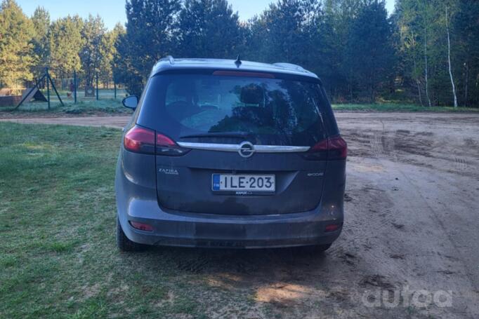 Opel Zafira C Tourer minivan