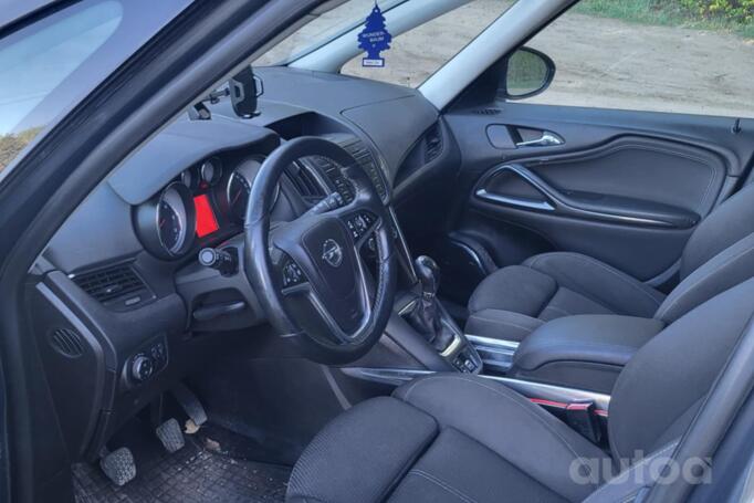 Opel Zafira C Tourer minivan