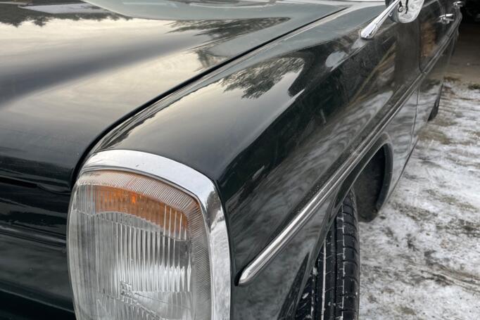 Mercedes-Benz W114 1 generation