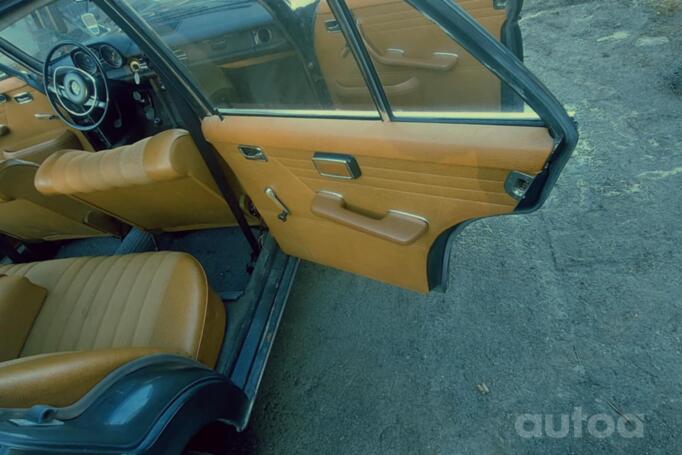 Mercedes-Benz W114 1 generation