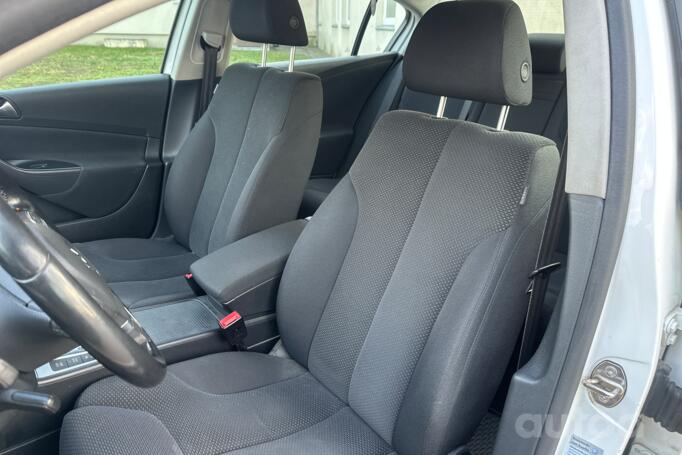 Volkswagen Passat B6 Sedan 4-doors