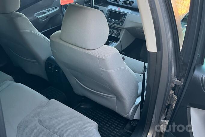 Volkswagen Passat B6 wagon 5-doors