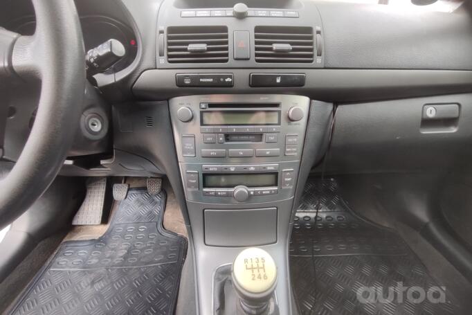 Toyota Avensis 2 generation wagon