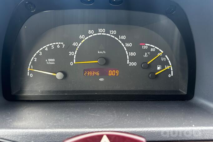 Mercedes-Benz V-Class W638 Minivan