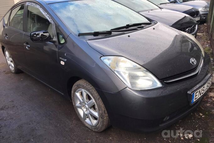 Toyota Prius 2 generation [restyling] (XW20)