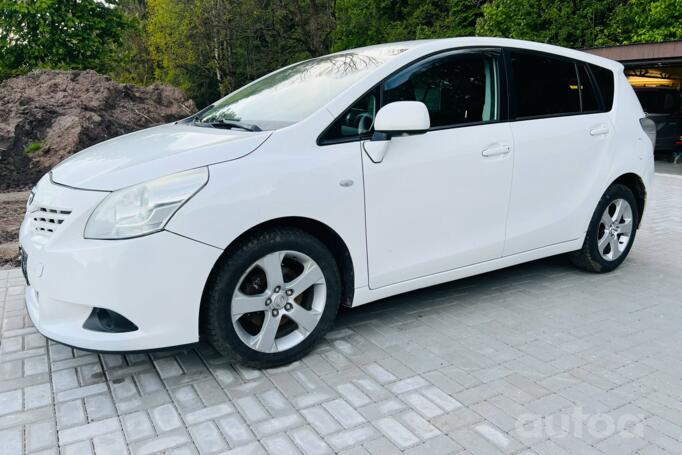 Toyota Verso 1 generation Minivan