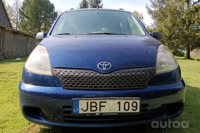 Toyota Yaris Verso 1 generation Minivan