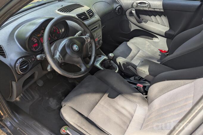 Alfa Romeo 147 2 generation Hatchback 5-doors