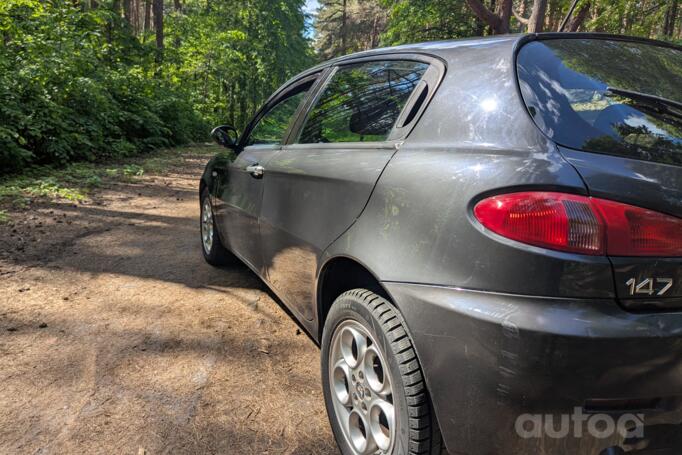 Alfa Romeo 147 2 generation Hatchback 5-doors