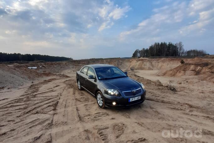 Toyota Avensis 2 generation [restyling] Liftback