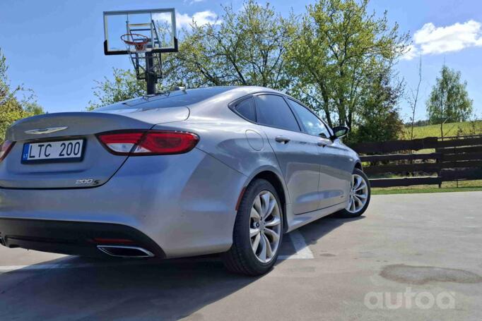 Chrysler 200