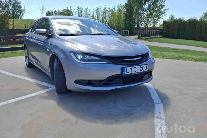 Chrysler 200