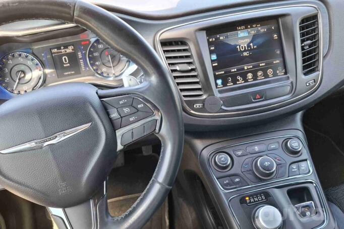 Chrysler 200
