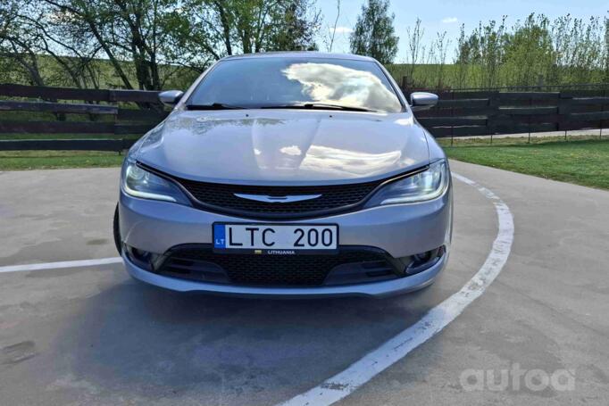 Chrysler 200