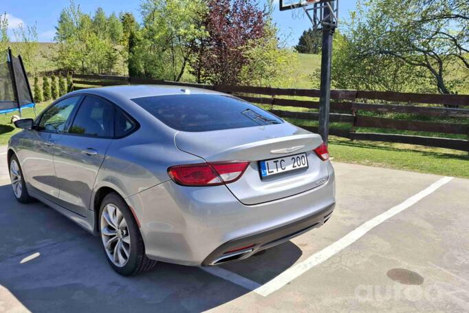 Chrysler 200