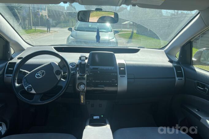Toyota Prius 2 generation Hatchback