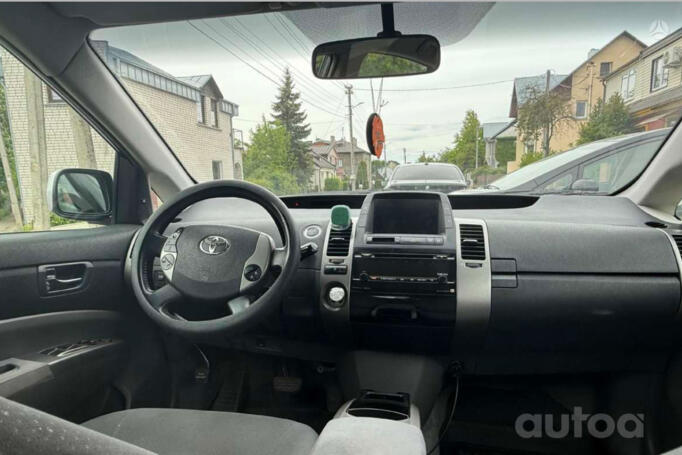 Toyota Prius 2 generation Hatchback