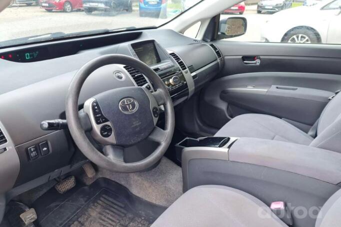 Toyota Prius 2 generation Hatchback