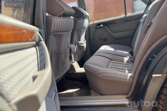 Mercedes-Benz W124 1 generation