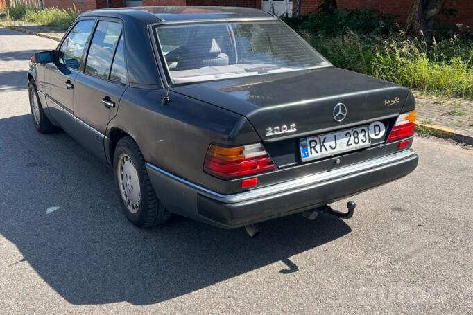 Mercedes-Benz W124 1 generation