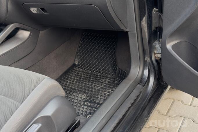 Volkswagen Golf 5 generation Hatchback 5-doors