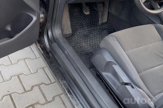 Volkswagen Golf 5 generation Hatchback 5-doors