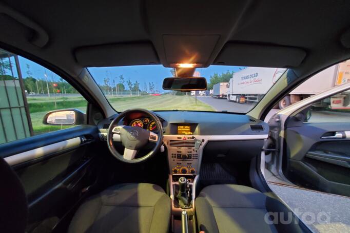Opel Astra H Hatchback